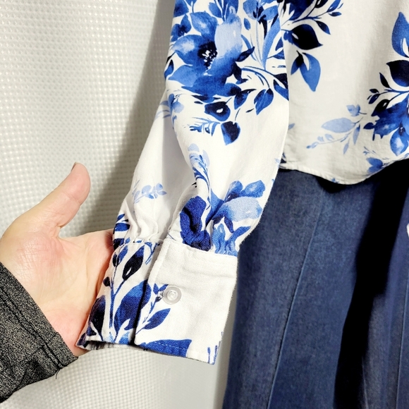 Ellen Tracy White Linen with Blue Floral Print Tie Front Blouse Women's (L) - Picture 4 of 12